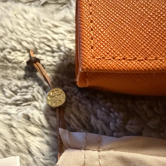 Tory Burch CATEYE Sunglasses - Picture 3 of 4